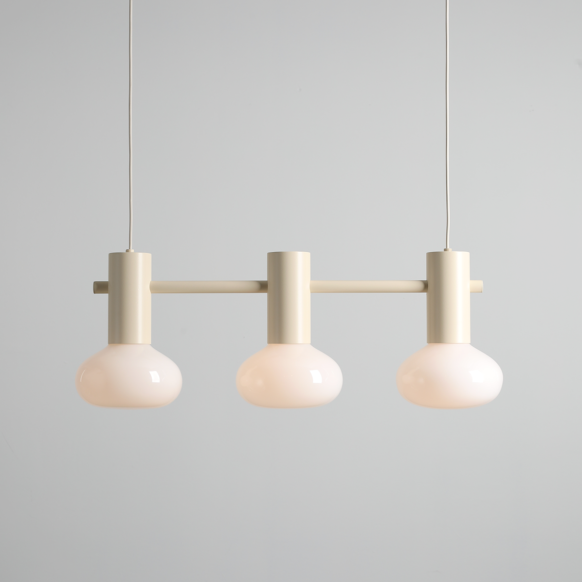 LAMPY NAD WYSPĘ KUCHENNĄ – JAK JE PRAWIDŁOWO DOBRAĆ?