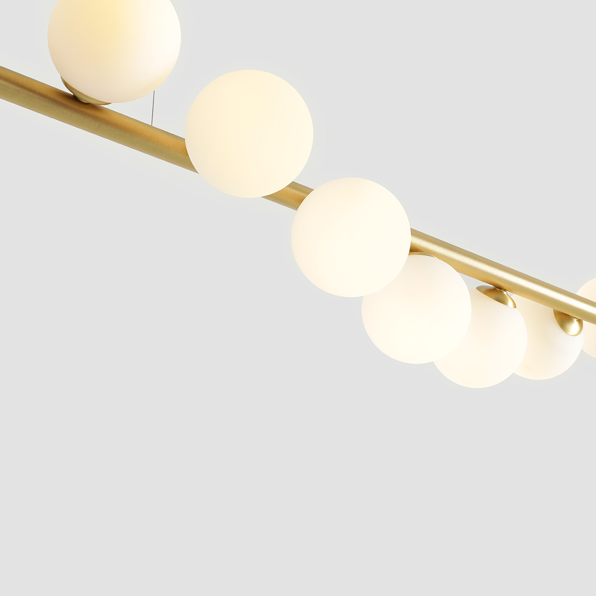 DESIGNERSKIE LAMPY Z MOSIĄDZU – KLASYCZNIE I NOWOCZEŚNIE