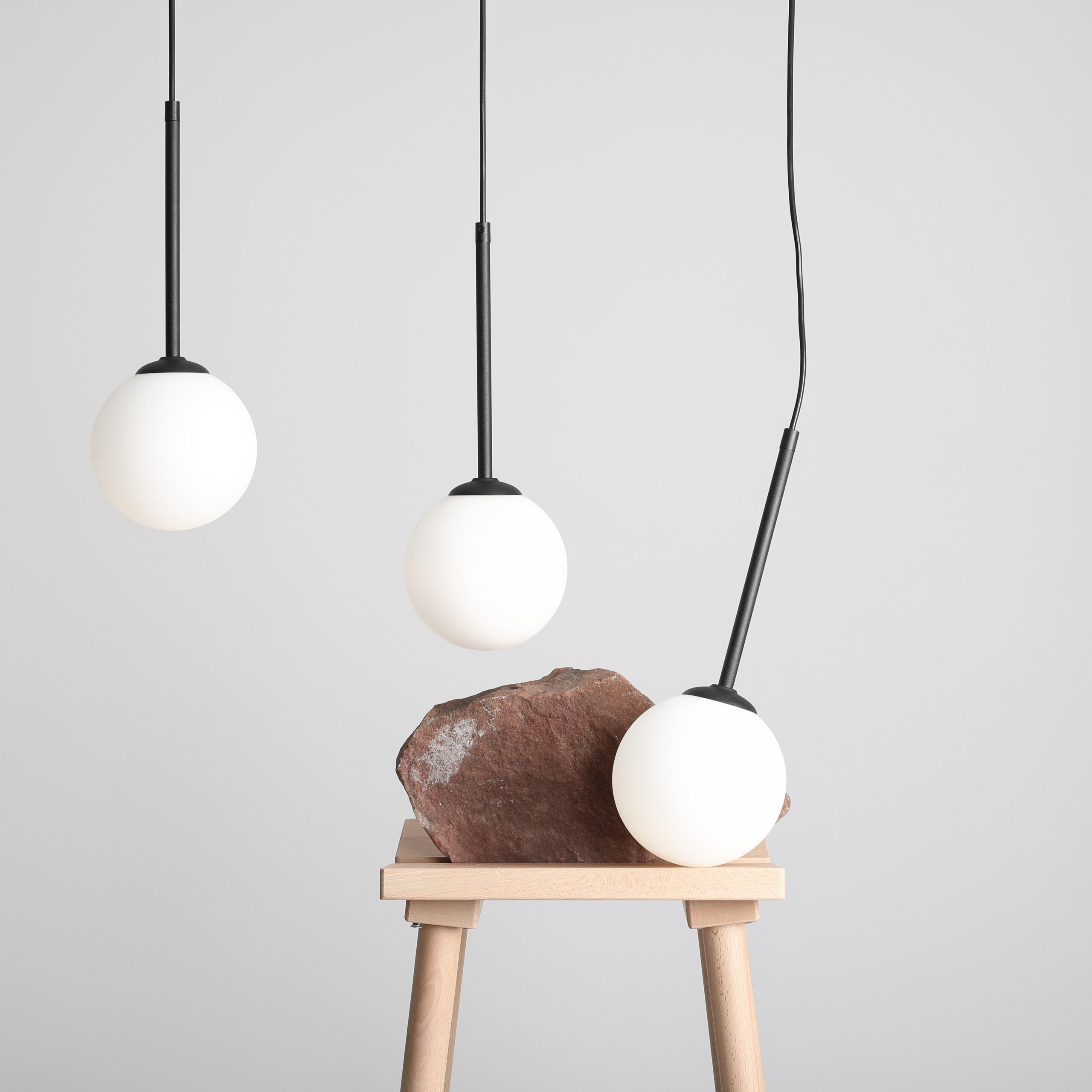 LAMPY W SALONIE – JAKĄ BARWĘ ŚWIATŁA WYBRAĆ?