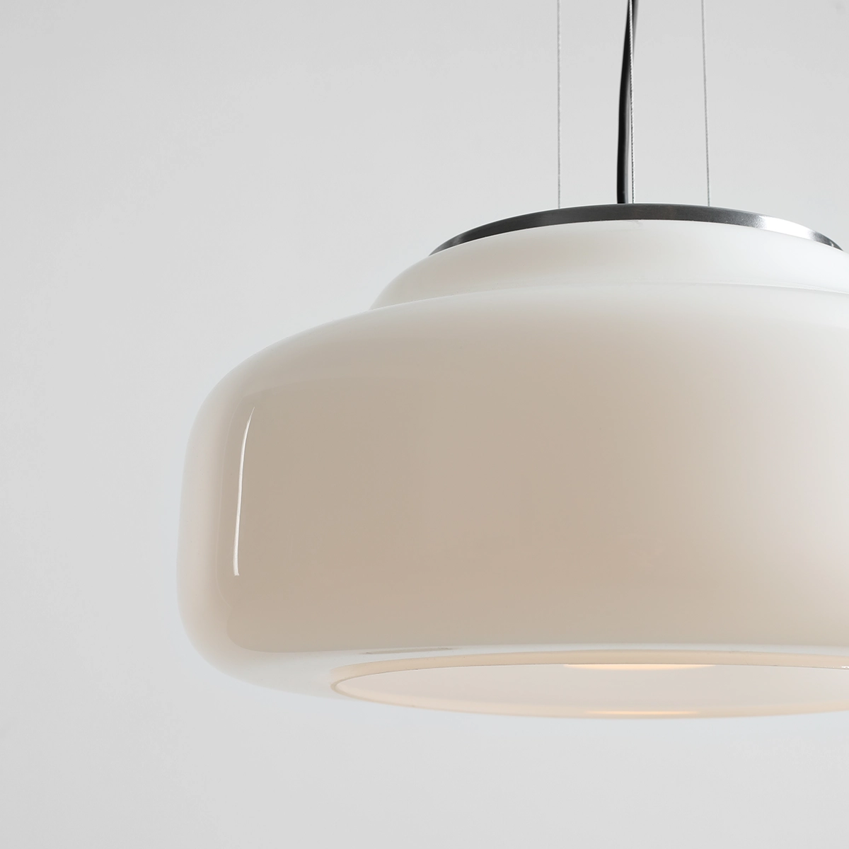 Jak dobrać oświetlenie do wysokich wnętrz?